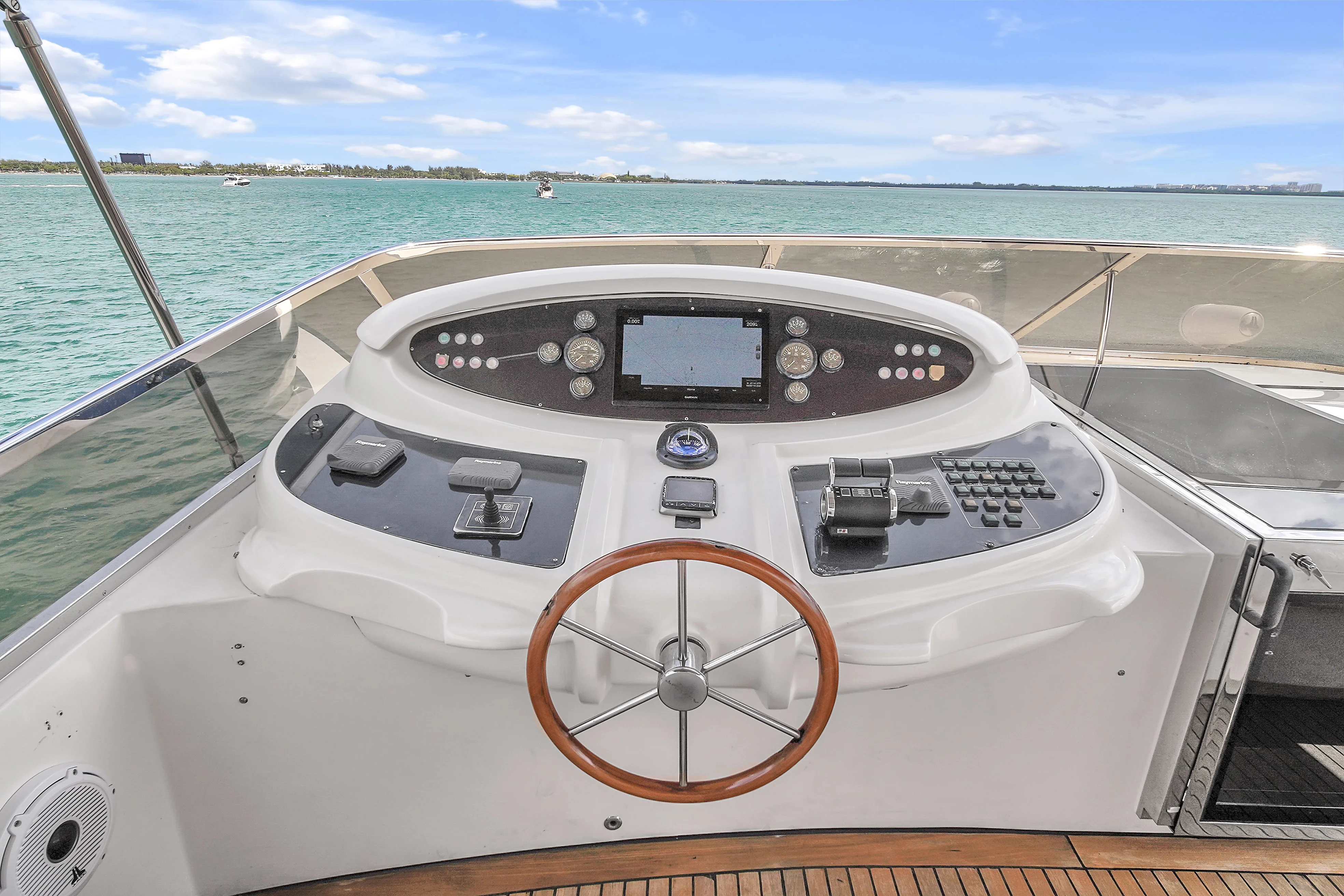 105ft Azimut Daniela deck lounge
